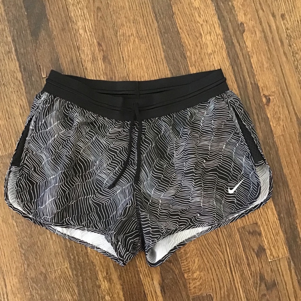 Nike dri-fit women’s S black white running shorts